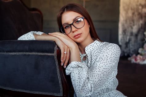 Model HD Brunette Glasses Woman HD Wallpaper Rare Gallery