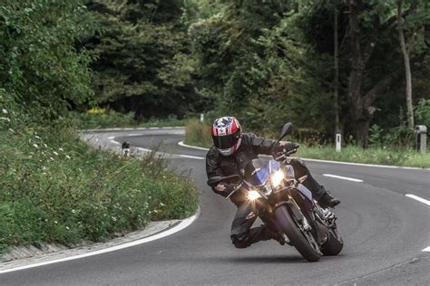 Power Naked Bike Test Aprilia Tuono V Rr Vs Bmw S R Vs Yamaha Mt