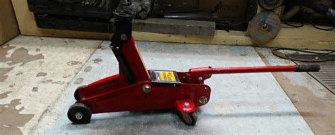 Подкатной домкрат…у меня он, первый такой в гараже! — DRIVE2