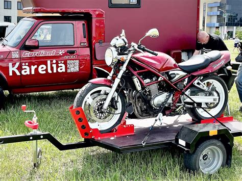 Прицеп для красного мотоцикла к красному автодому — ВИС 2346, 1,8 л ...