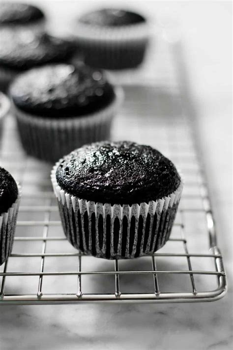 How to Freeze and Store Cupcakes with Frosting - Susan Brings Dessert
