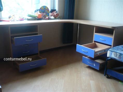 Столы в детскую | Угловые письменные столы