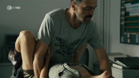 Naked Inga Busch In Ein Starkes Team Knastelse