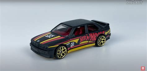 Inside The Hot Wheels Th Anniversary Set Black And Yellow Is The Theme For Autoevolution