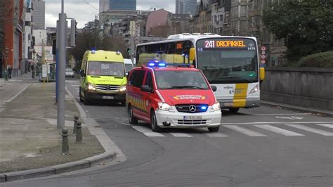 Commandowagen R59 En Ziekenwagen A38 Brandweer Pompiers Brussel Met