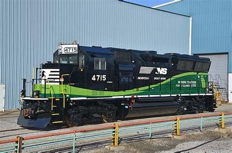 Ns Unveils Low Emissions Locomotive International Railway Journal