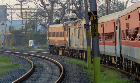 Mangalore Express Curves Out Of Basin Bridge 12685 Chenna Flickr