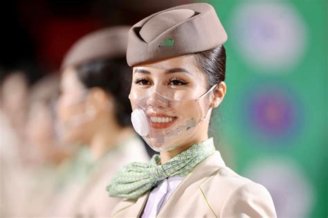 SEA Games vào mùa dàn gái xinh có người mặc cả bikini khoe hình thể đi cổ vũ