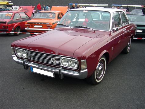 Ford Taunus P B Als Zweit Rige Limousine Der Abgelichtete