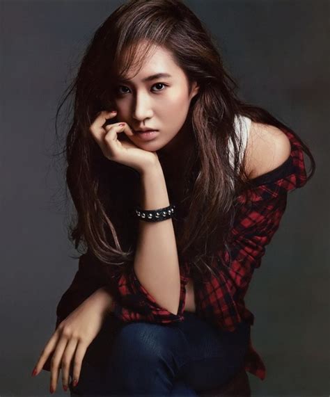 Foto Kwon Yuri Tampil di Majalah Cosmo - Foto 41 dari 53