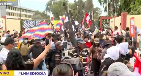 Protestas En Lima Manifestantes Salen Del Campus De San Marcos En Dirección Al Centro De Lima