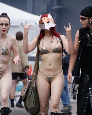 Amateur Wives Outdoors Public Flashing Nature Porn Pictures