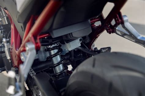 Honda nâng cấp naked bike hạng trung Hornet 750 để trông ra dáng streetfighter hơn