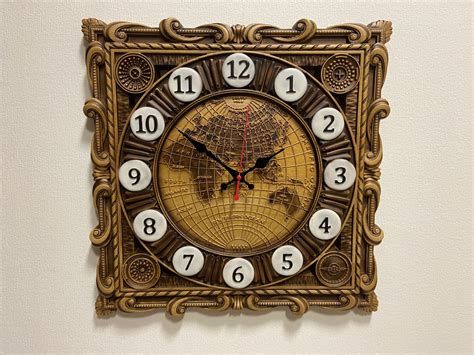 Часы резные КАРТА МИРА, выделенный циферблат - Vernissage-AV