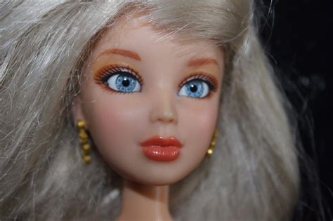 Liv Spinmaster Doll Blonde Naked Earrings Blue Eyes