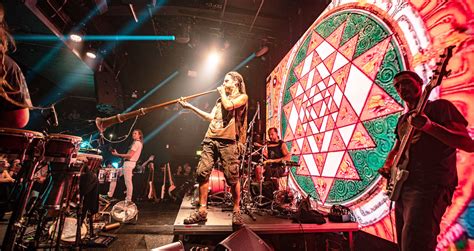 Le groupe de trance psychédélique Hilight Tribe va jouer en live dans ...