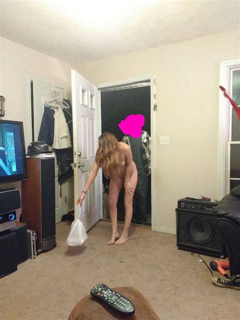 Scarlet Answering For Delivery Naked Nudeshots