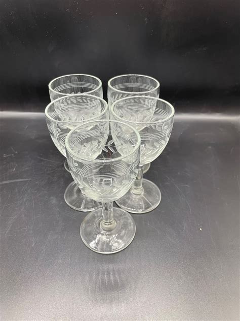 set   vintage anchor hocking cordial wine glasses gray laurel leaf