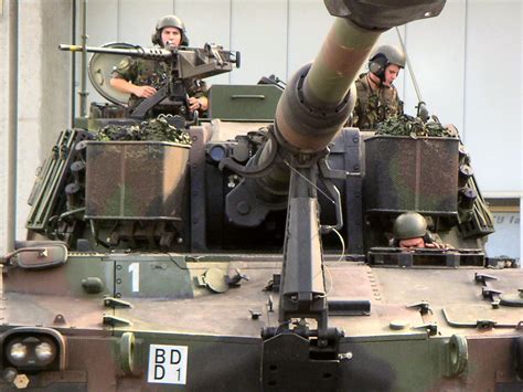 PzH M109 (Swiss) Walk Around Page 2