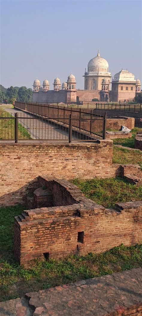 tomb  sheikh chilli  harsh ka tila  thanesar haryana india