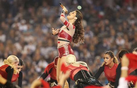Selena Gomez Pussy Show While She Live Performs In Arlington