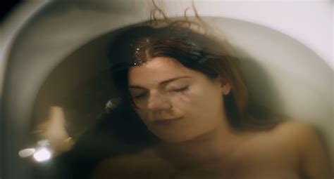 Nude Video Celebs Amanda Seyfried Sexy You Should Have Left 2020