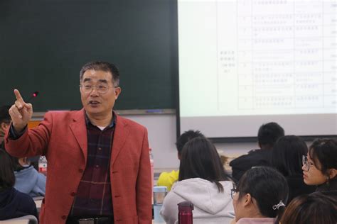 文学与传媒学院：全国模范教师郑旺吉校友作专题讲座