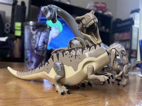 Thick thighs saves lives 😂 : r/lego