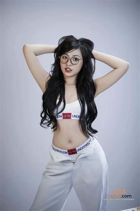 Ảnh Tiktoker Trần Thanh Tâm bikini sexy khoe vòng nóng bỏng nhất Ce Bu Cu