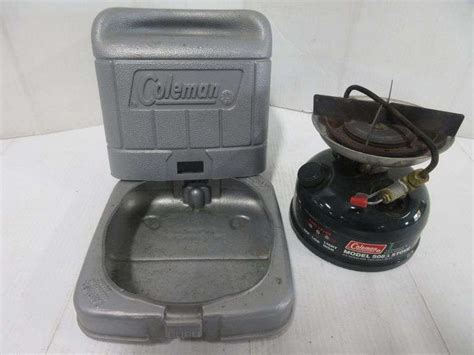 Coleman Single Burner Stove Comes With A Carrying Case 6h Good