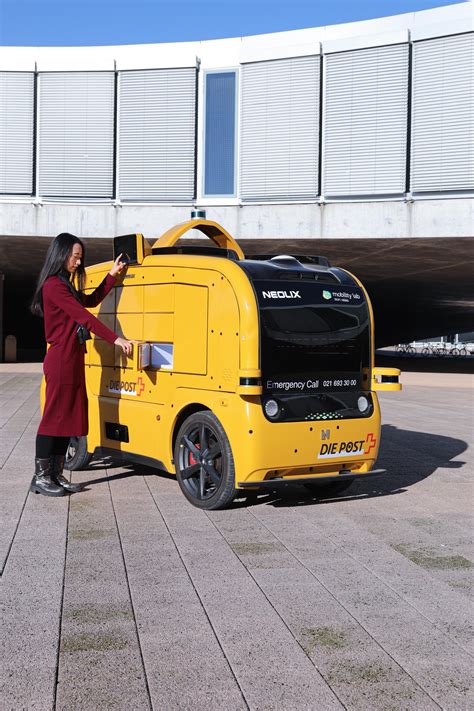 EPFL tests out self-driving delivery service - EPFL