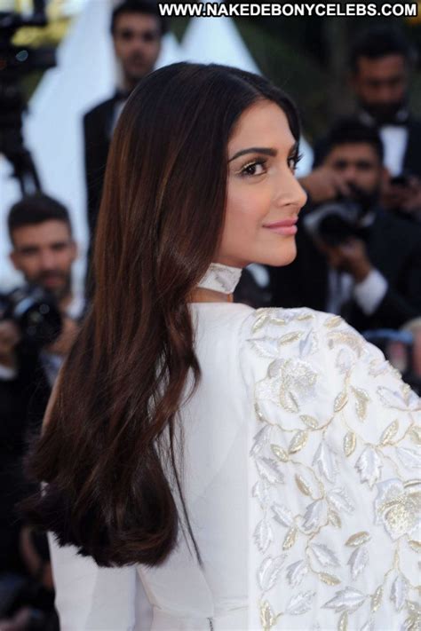 Sonam Kapoor Cannes Film Festival Beautiful Babe Paparazzi Celebrity Famous And Uncensored