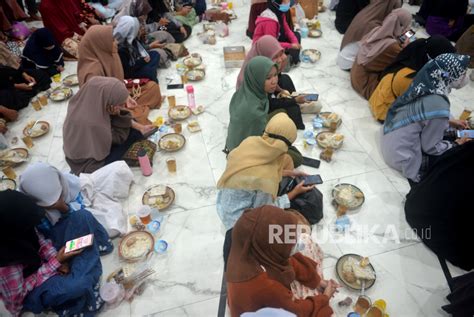 Tradisi Buka Puasa Bersama Di Masjid Jogokariyan Kembali Diadakan