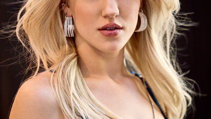 Jazlyn Ray Blonde Pornstar American Women Blacked Watermarked Portrait Display 2000x2999