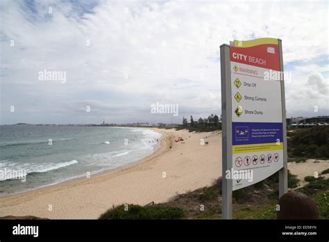 City Beach In Wollongong Looking Towards Port Kembla Stock Photo Alamy