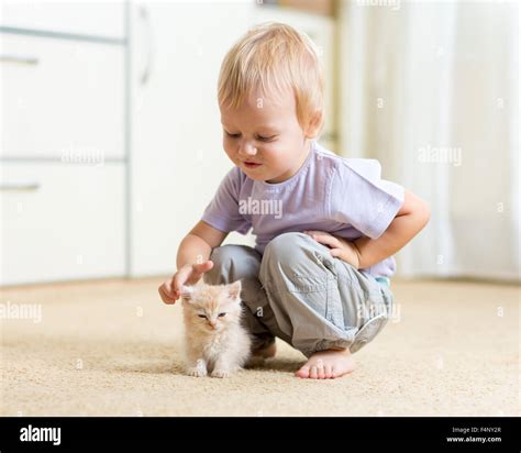 Petite garcon gay Banque de photographies et dimages à haute résolution Alamy