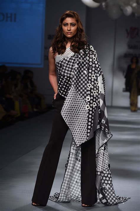 Here Are 35 Non-Boring Ways To Drape A Sari