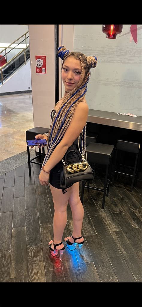 Dymond Curvy Entertainer With Long Blonde Hair In San Francisco Slixa