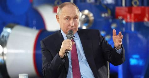 Russian Kinky Sex Party Crackdown Fails As Bartender Romps With Punter On Table Daily Star