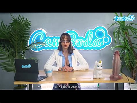 La milf de grandes tetas Lexi Luna se desnuda y monta una máquina sexual XVIDEOS