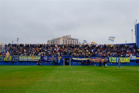 Por qué el campo de juego de la Bombonera se vio amarillo en la