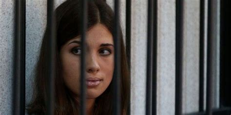 Pussy Riot traitée en esclave en prison elle entame une grève de la faim Terrafemina