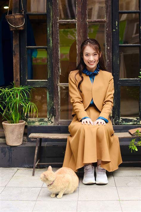 Tiểu sử KHÁNH VY Sự nghiệp đời tư của Hot Girl Thứ Tiếng