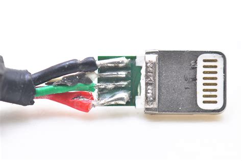 新到货小日本logitec公司苹果认证5V1A 5W C48 Lightning iPhone 车充LPA-CCI04L5W1车载充电器-青州小熊