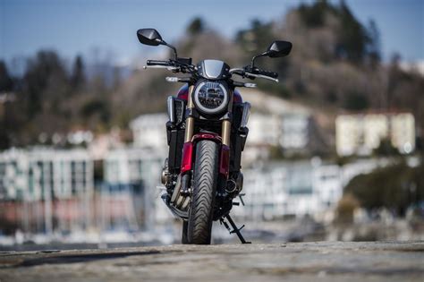 PAGINA Dueruotetg Video Comparativa Naked Yamaha MT Triumph Trident Honda CB R