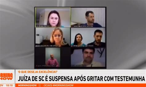 Juíza é suspensa após gritar testemunha durante audiência em SC e