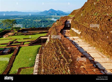 Sri Lanka Ceylan Le Forteresse De Sigiriya Le Rocher Du Lion