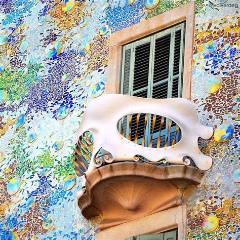 Detalle del balcón de la Casa Batlló Barcelona Gaudi Antonio mora