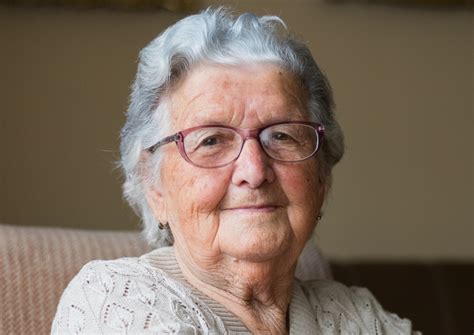 35 Elegant Hairstyles For Women Over 80 That Defy Age