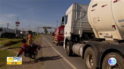 Homem Morre E Outro Fica Ferido Ap S Batida Entre Moto E Caminh O